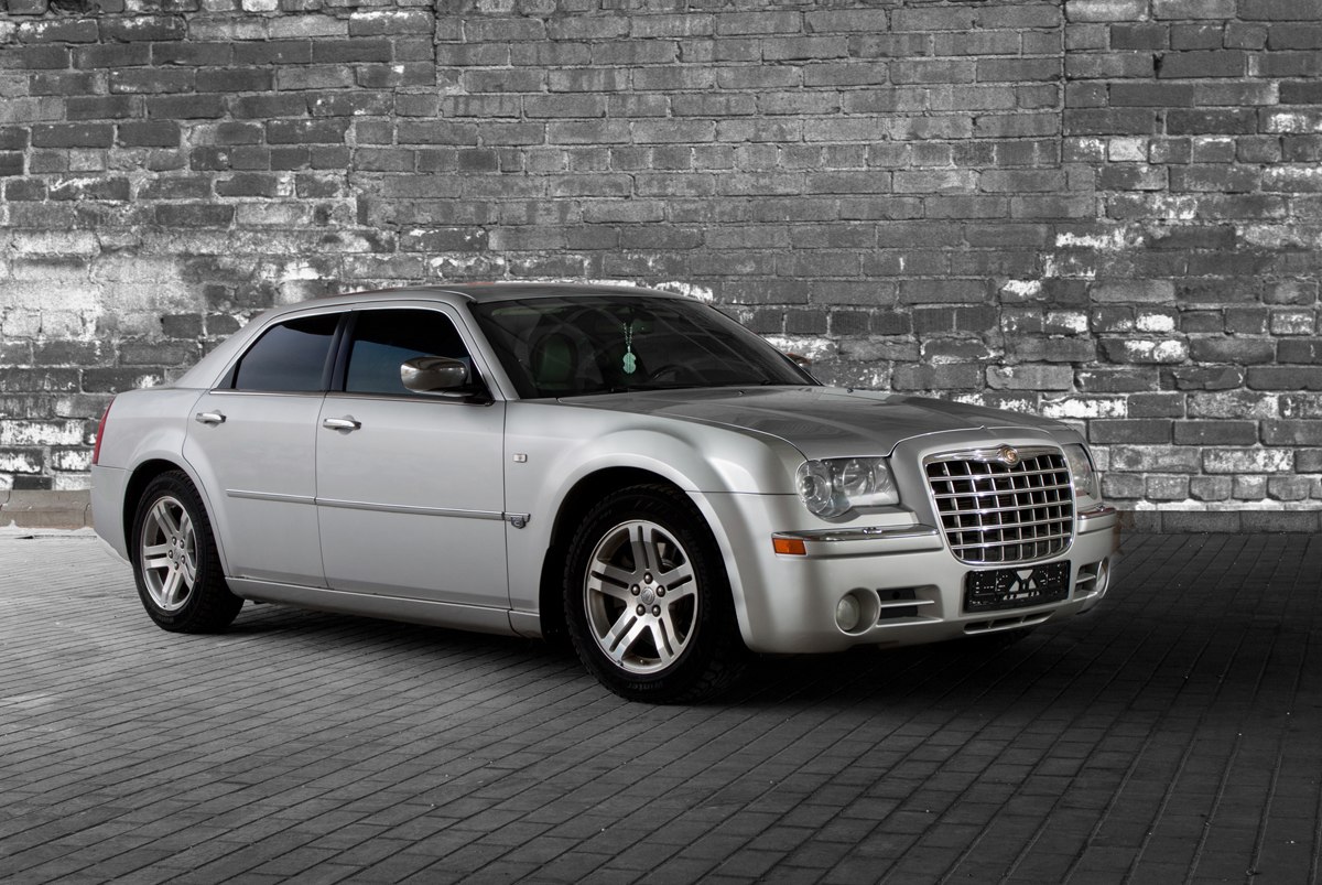 0300. Chrysler 300c Cruiser. Chrysler 300. Кадиллак Крайслер 300с. Крайслер 300с серебристый.